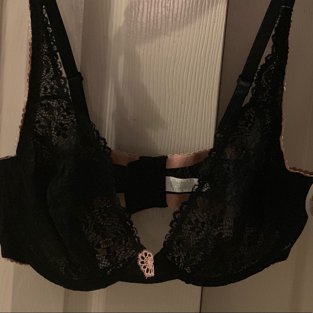 Very pretty black Bras 38D